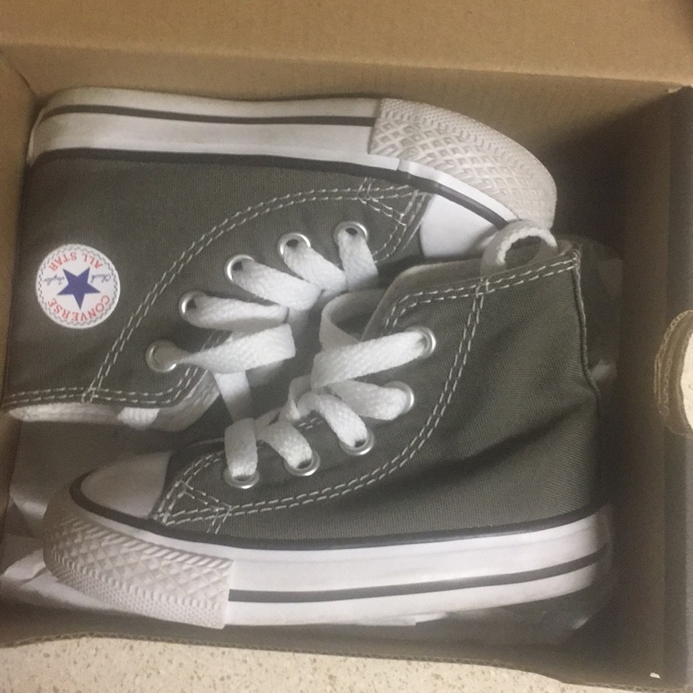 4c Converses for toddler.